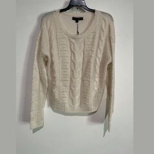 Knit sweater with long sleeve
